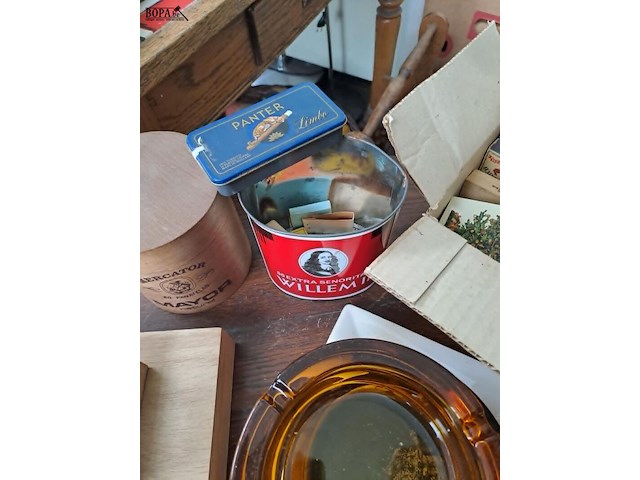 Lot 69 - verzameling vintage rookaccessoires: oude luciferdoosjes, si - afbeelding 2 van  4