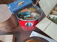 Lot 69 - verzameling vintage rookaccessoires: oude luciferdoosjes, si - afbeelding 2 van  4