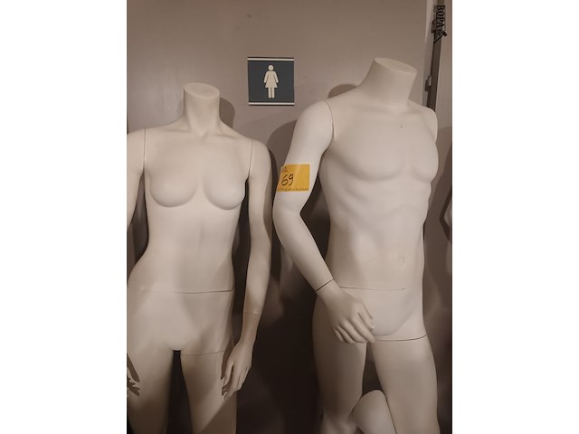 Lot 69 - witte paspop man en vrouw - afbeelding 1 van  5