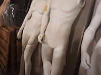 Lot 69 - witte paspop man en vrouw - afbeelding 2 van  5