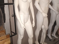 Lot 69 - witte paspop man en vrouw - afbeelding 4 van  5