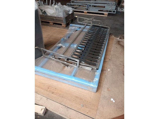 Lot 693 - onderdelen voor sofa’s - afbeelding 2 van  4