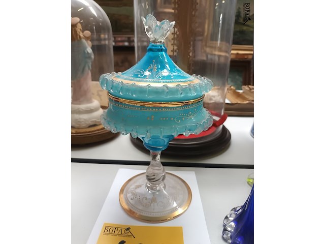 Lot 694 - dekselpot in glas - afbeelding 2 van  4