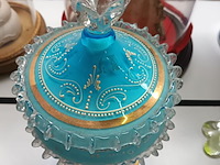 Lot 694 - dekselpot in glas - afbeelding 3 van  4