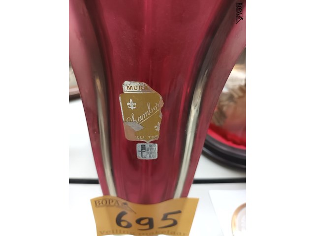Lot 695 - vaas murano rood - afbeelding 2 van  3