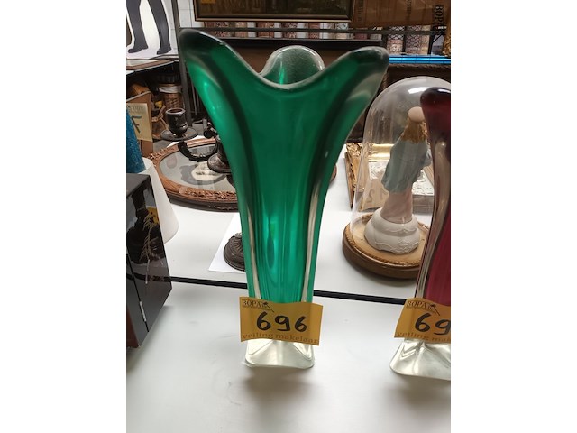 Lot 696 - vaas murano groen - afbeelding 1 van  3