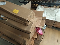Lot 697 - palletrand en onderdelen voor bedden - afbeelding 1 van  5