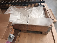 Lot 697 - palletrand en onderdelen voor bedden - afbeelding 2 van  5