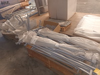 Lot 699 - metalen onderdelen voor bedden - afbeelding 1 van  2