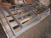 Lot 699 - metalen onderdelen voor bedden - afbeelding 2 van  2
