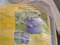 Lot 7 - aluminium haspel met gele tuinslang, parasolvoet wit plastie - afbeelding 4 van  4