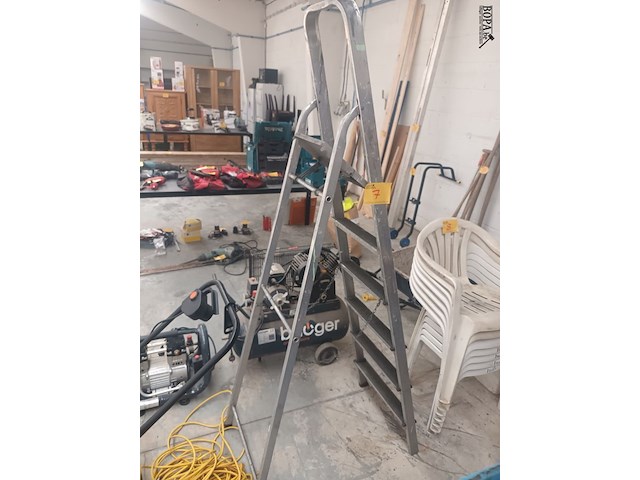 Lot 7 - aluminium trapladder - afbeelding 1 van  2