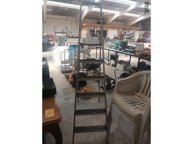 Lot 7 - aluminium trapladder - afbeelding 2 van  2