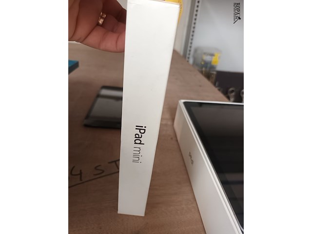 Lot 7 - apple ipad mini - afbeelding 2 van  4
