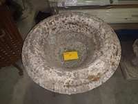 Lot 7 - betonnen tuinschaal - afbeelding 3 van  3