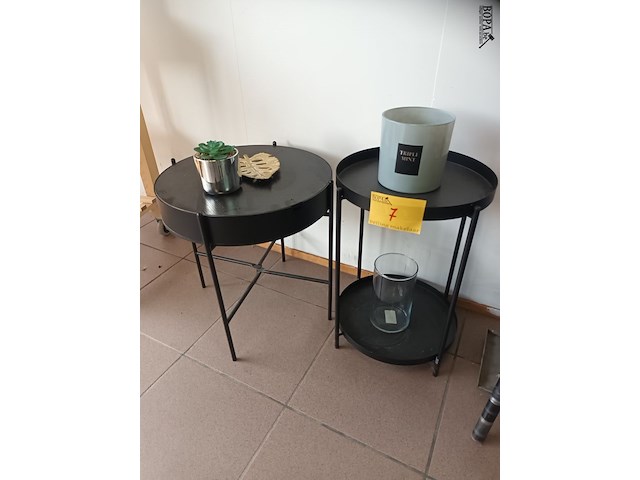 Lot 7 - bijzettafels en decoratie. 6 stuks - afbeelding 1 van  3