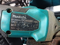 Lot 7 - boormachine en haakse slijper makita - afbeelding 4 van  6