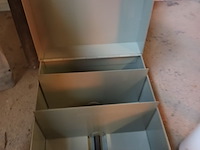 Lot 7 - brocante metalen koffertjes. 2 stuks - afbeelding 2 van  4
