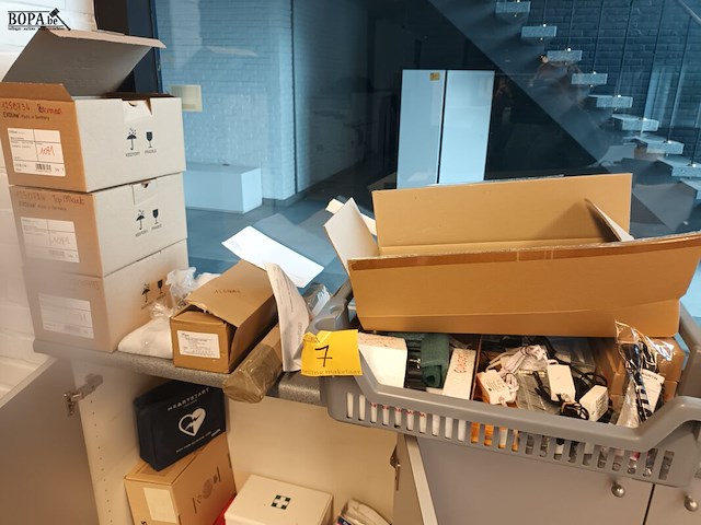 Lot 7 - diverse elektro onderdelen - afbeelding 1 van  6
