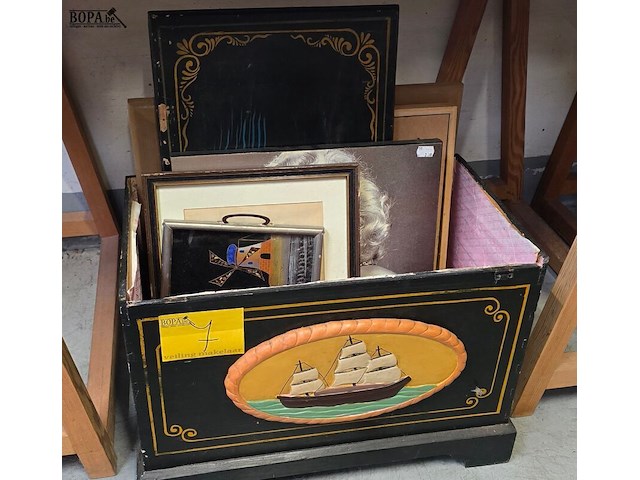 Lot 7 - diverse kaders in kist ong 7 stuks - afbeelding 1 van  10