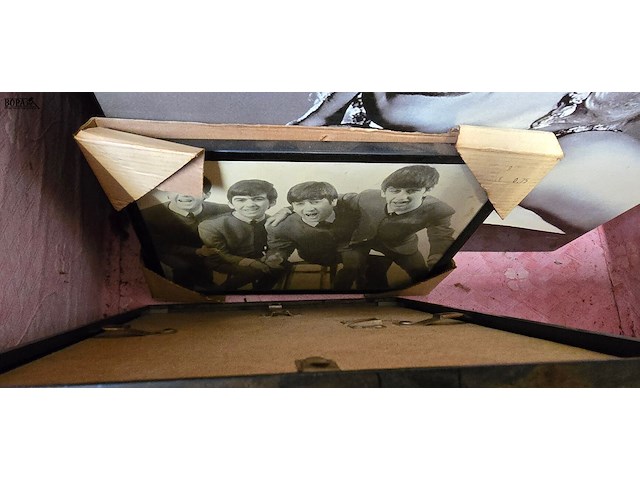 Lot 7 - diverse kaders in kist ong 7 stuks - afbeelding 6 van  10