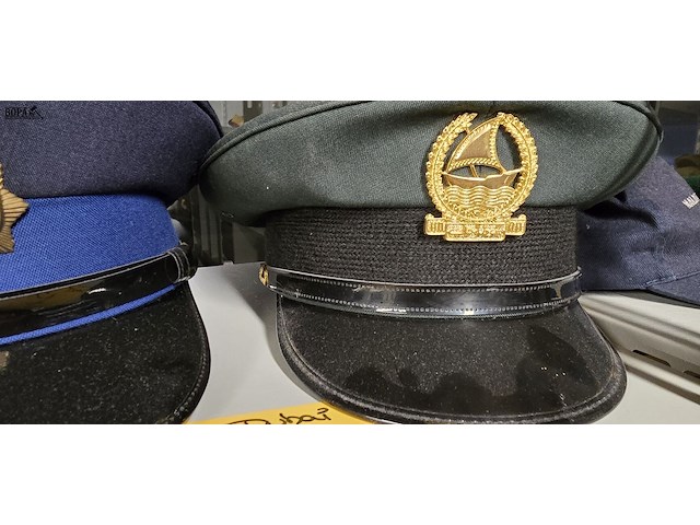 Lot 7 - dubai 2 kepies - afbeelding 3 van  3