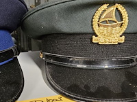 Lot 7 - dubai 2 kepies - afbeelding 3 van  3