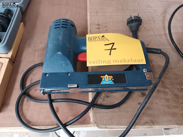 Lot 7 - elektrische nietmachine topcraft - afbeelding 1 van  3