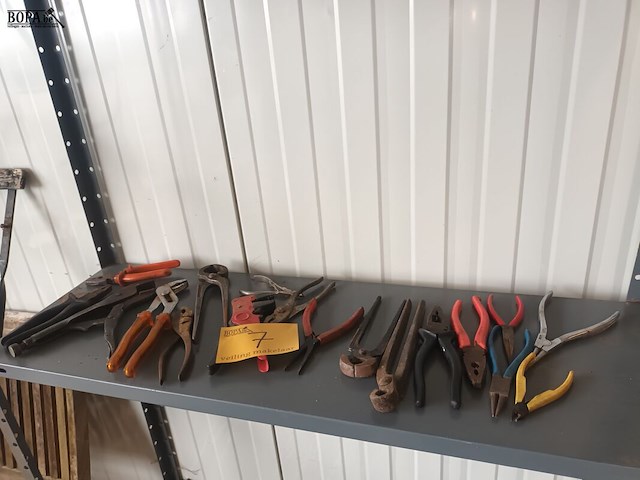 Lot 7 - handgereedschap. tangen. 18 stuks - afbeelding 1 van  4
