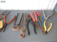 Lot 7 - handgereedschap. tangen. 18 stuks - afbeelding 2 van  4