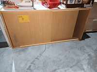 Lot 7 - hangkastje met schuifdeuren - afbeelding 1 van  3