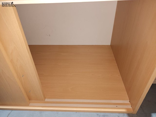 Lot 7 - hangkastje met schuifdeuren - afbeelding 2 van  3