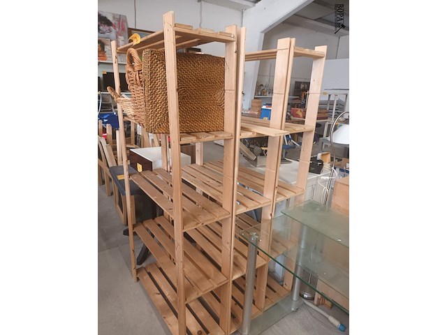 Lot 7 - houten rekken en mandjes - afbeelding 1 van  3
