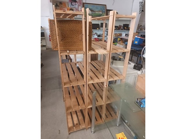 Lot 7 - houten rekken en mandjes - afbeelding 2 van  3