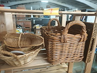 Lot 7 - houten rekken en mandjes - afbeelding 3 van  3