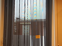 Lot 7 - lamellen gordijn luxaflex. 2 stuks - afbeelding 1 van  4