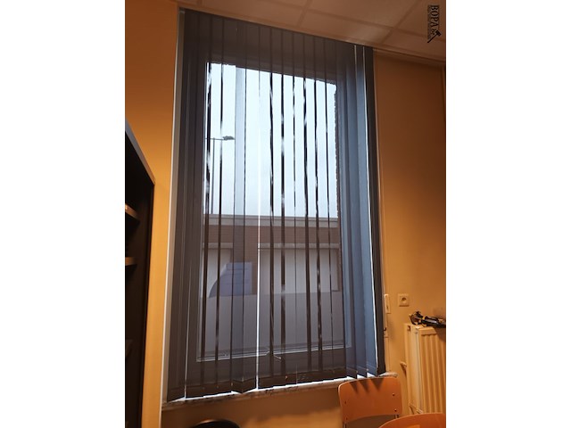 Lot 7 - lamellen gordijn luxaflex. 2 stuks - afbeelding 2 van  4