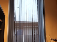 Lot 7 - lamellen gordijn luxaflex. 2 stuks - afbeelding 2 van  4