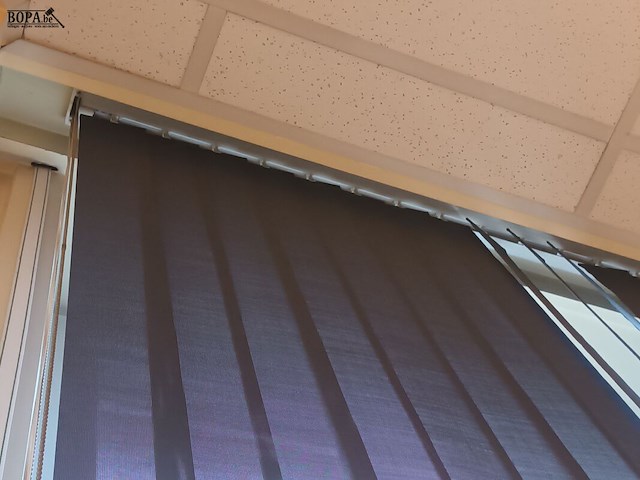 Lot 7 - lamellen gordijn luxaflex. 2 stuks - afbeelding 4 van  4