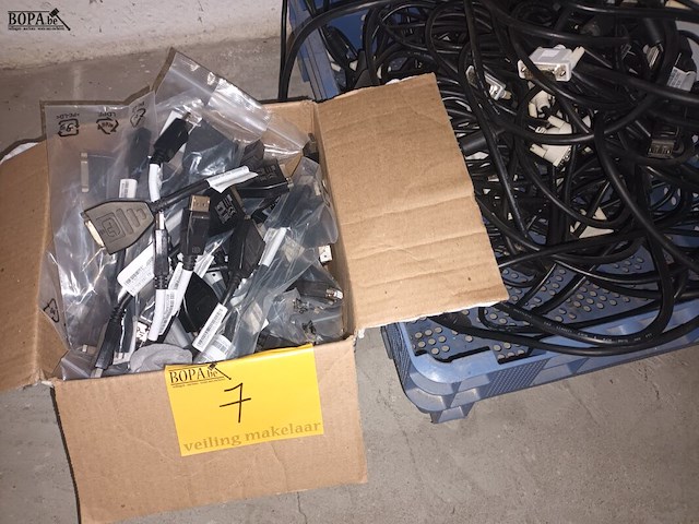 Lot 7 - lot diverse computer kabels - afbeelding 1 van  3