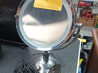 Lot 7 - make-up spiegel met lamp babyliss