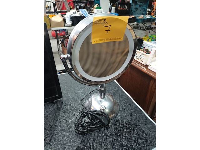 Lot 7 - make-up spiegel met lamp babyliss - afbeelding 2 van  4