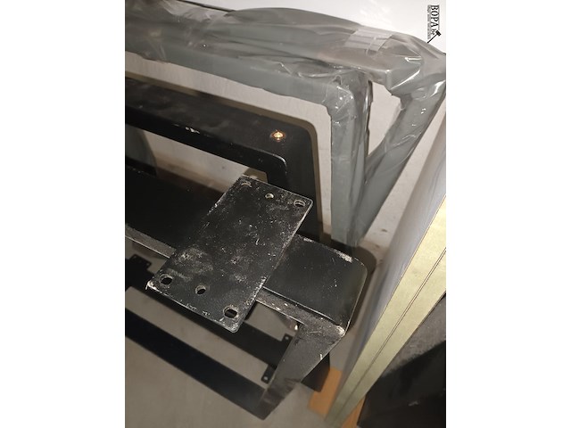 Lot 7 - metalen tafelpoten trapezium. 4 stuks - afbeelding 3 van  3