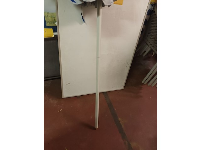 Lot 7 - parasol blauw/wit - afbeelding 2 van  2