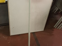 Lot 7 - parasol blauw/wit - afbeelding 2 van  2