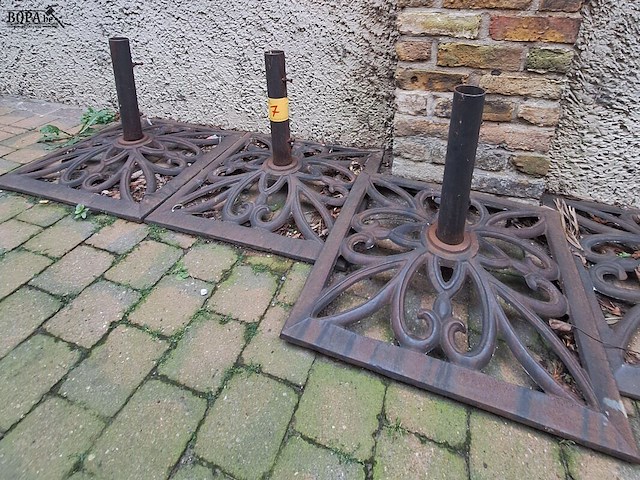 Lot 7 - parasolvoet in gietijzer. 2 stuks - afbeelding 1 van  1