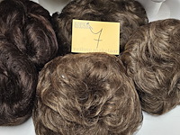 Lot 7 - pruiken & isomo hoofden - afbeelding 2 van  5