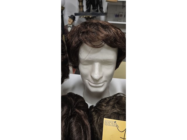 Lot 7 - pruiken & isomo hoofden - afbeelding 4 van  5