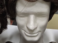 Lot 7 - pruiken & isomo hoofden - afbeelding 4 van  5