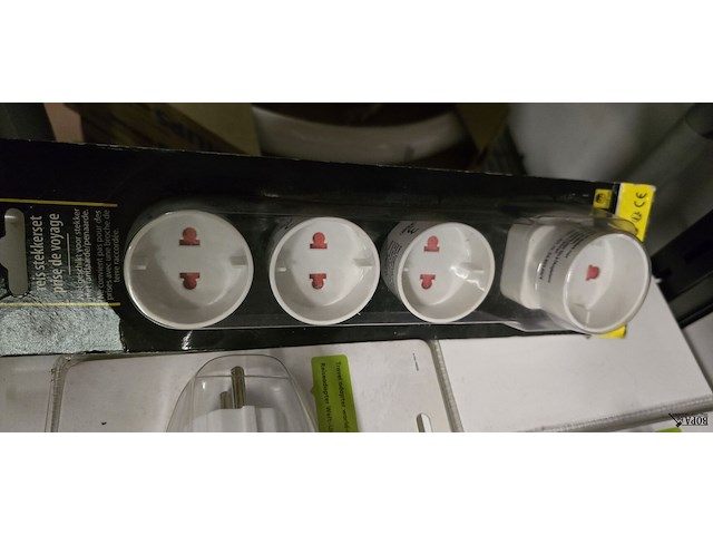 Lot 7 - reisstekker 10 stuks - afbeelding 2 van  4